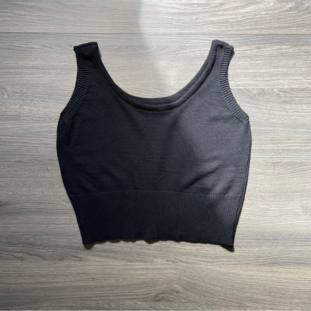 Black cropped ribbed tank